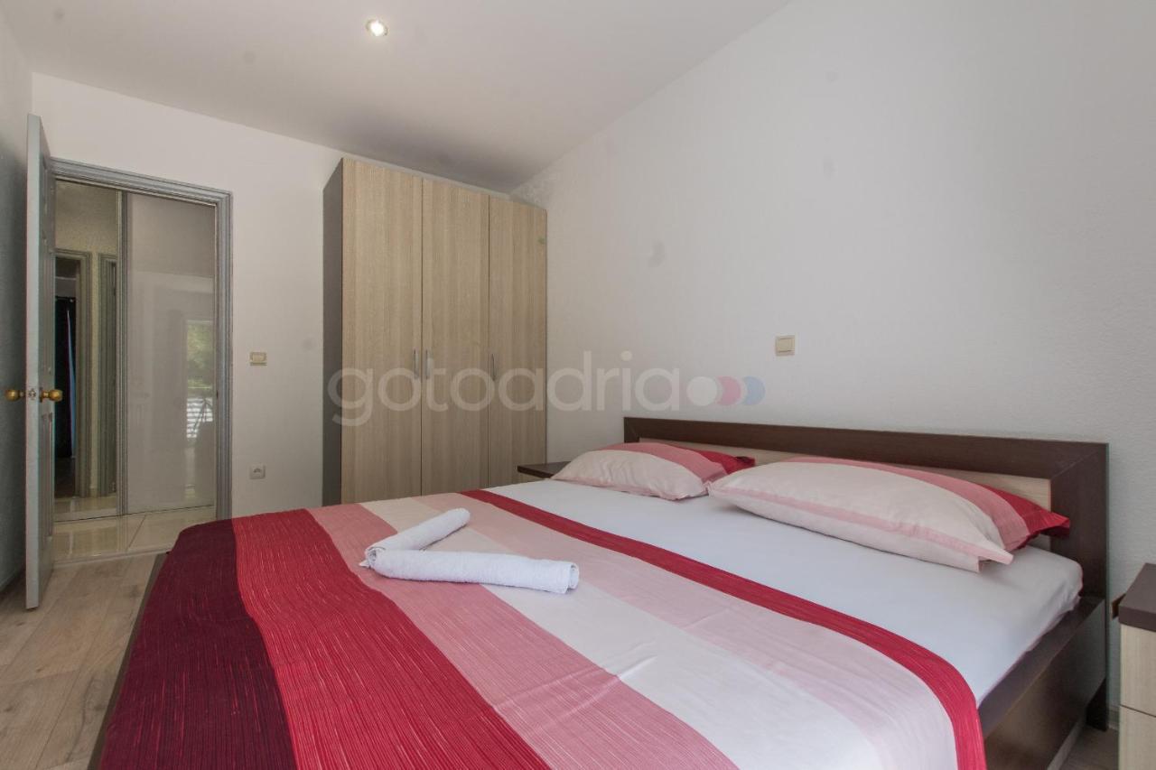 Apartment Vesna With Balcony & Free Parking Makarska Exterior photo